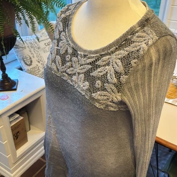 Ombré Lightweight Sweater - Large - Picture 2 of 9